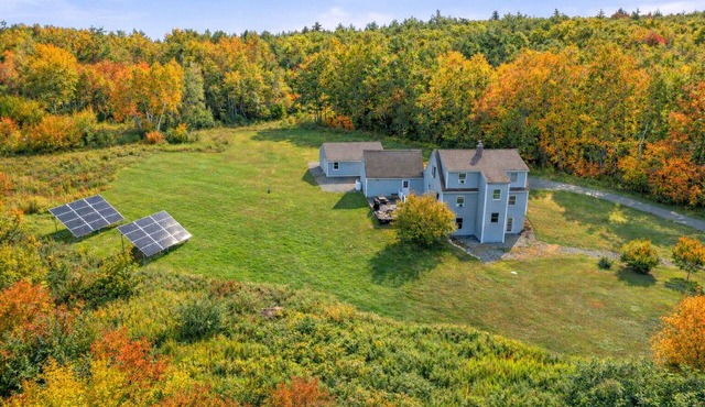 5-Acres, Mtn + Fall Foliage Views, Hot Tub, Game Room, Near Lake, + More! in Gilford