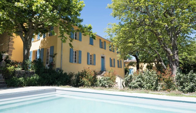 5* BASTIDE villa with swimming pool on a wine estate in Néoules