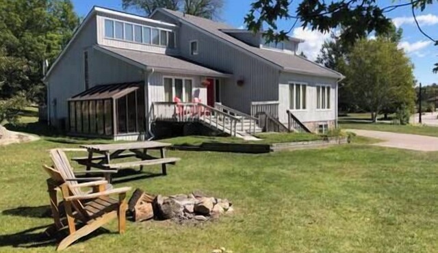 5 Bedroom Cottage on Georgian Bay - The Victoria in Honey Harbour
