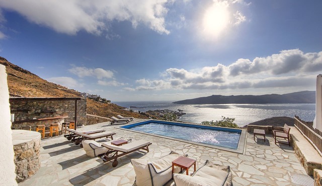 5 STARS Rated Traditional Villa W Infinite Sea View/Beach Walking Distance in mikonos