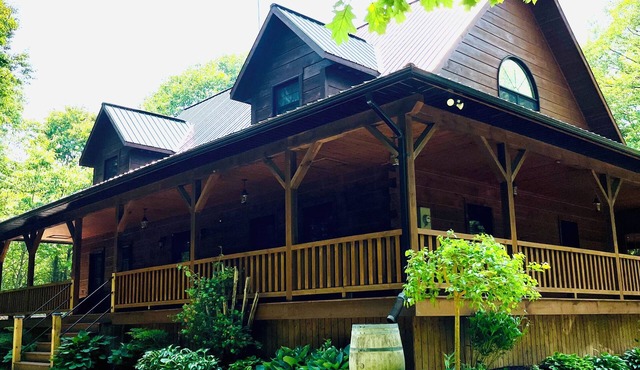 A Cozy Rustic Chalet in nature, only 5 mins to Big Rideau Lake & Cataraqui trail in Portland