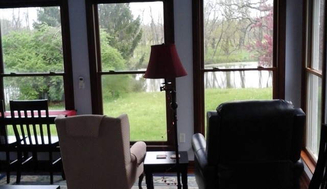 A lovely retreat, a jewel, in a secluded, private rural setting in Mount Vernon
