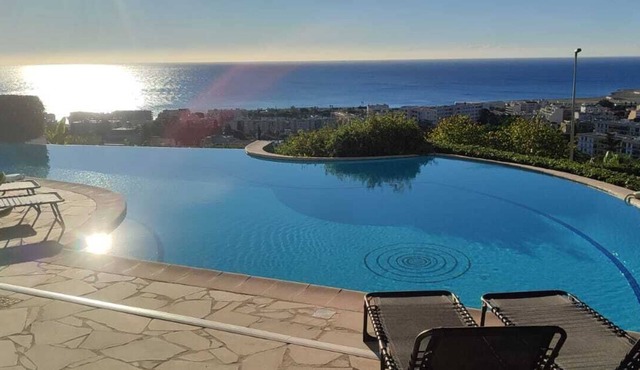 Adorable cottage with pool and Ocean view in Nice
