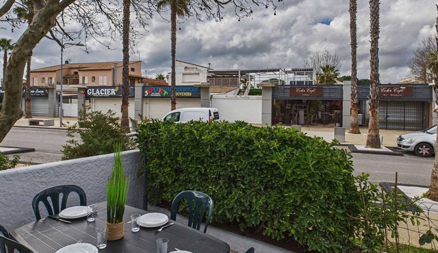 Air-Conditioned 3-Room Flat with Terrace, Parking, and Baby Equipment on Avenue de la Méditerranée in Marseillan-Plage