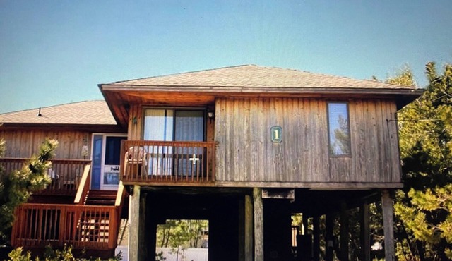 Almost beachfront 3-bedroom house in Loveladies with WiFi, AC in Loveladies