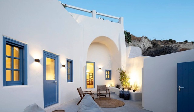 Amazing Santorini Suite | Ananke Suite | Private Hot Tub | Spacious Furnished. in Santorini