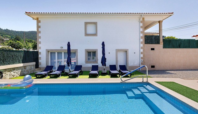 Apartment 'Alojamento Rio Neiva' with Mountain View, Wi-Fi and Air Conditioning in Tregosa
