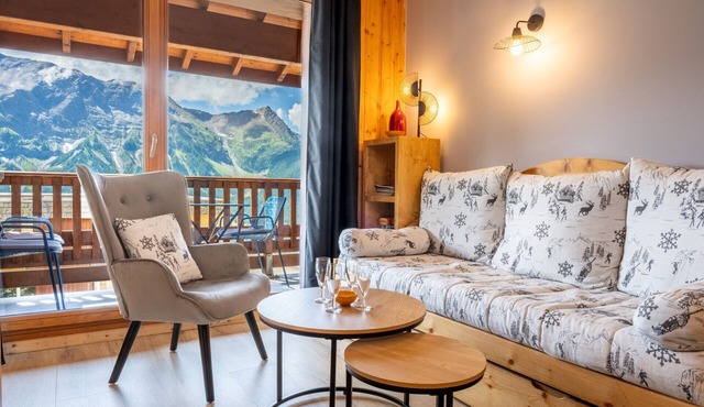Apartment at the foot of the slopes with a balcony, swimming pool, Wi-Fi and car park in Orcières