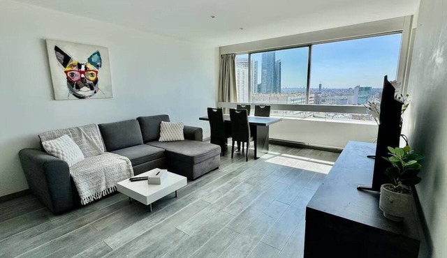 Apartment Paris La Défense Eiffel Tower Skyline in Puteaux
