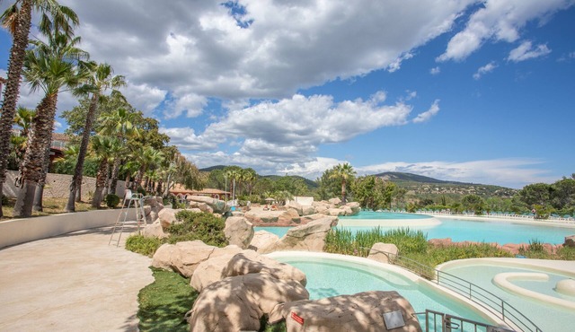 Apartment "Restanques De Saint Tropez Arums" with Shared Heated Pool and Wi-Fi in Grimaud