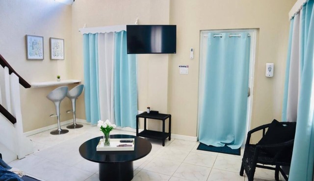 ARA OASIS - loft condo, 5 mins walk to beach in Negril