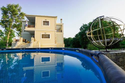 Atlas Mansion-4 Bedroom Home in Gouvia