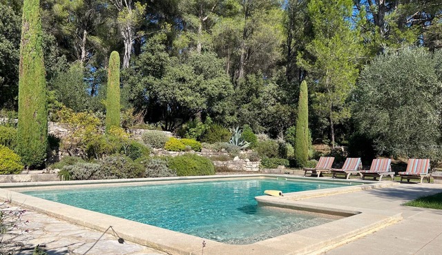 Authentic Provencal country house close to Eygalières (200m2)with swimming pool in Orgon