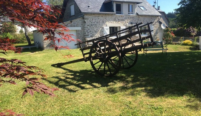 Authentic stone cottage with garden - relaxing vacations guaranteed in Bonnefond