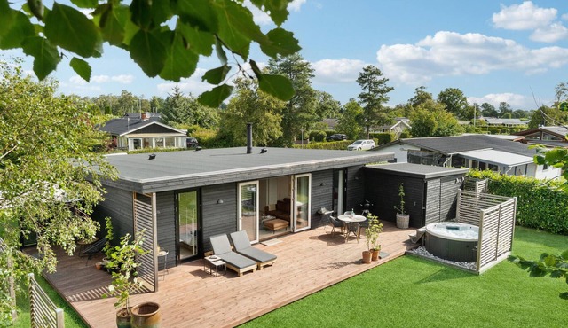 Awesome home in Grenaa with kitchen in Grenaa
