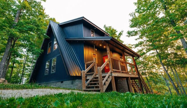Back Yard Cliff View | Elevated Cabin | Hot Tub | Fire pit in Lee County