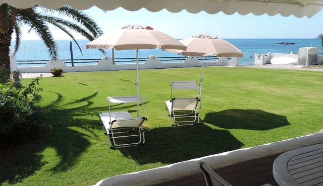 Beach house with private beach access in Perd'e Sali
