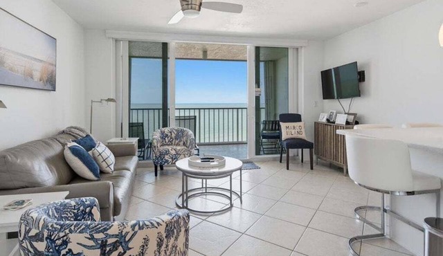 Beachfront 1BR Apollo condo with pool, kitchen, and Gulf views. in Marco Island