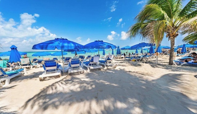 Beachfront Nautibeach Condo 4 with Direct Beach Access & First-Floor Patio in Isla Mujeres