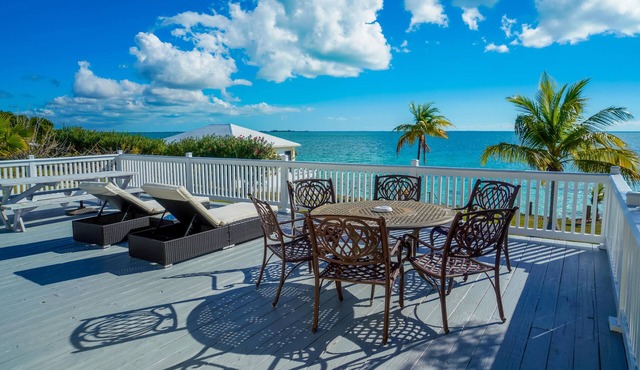 Beachfront - Royal View Villa in Spanish Wells