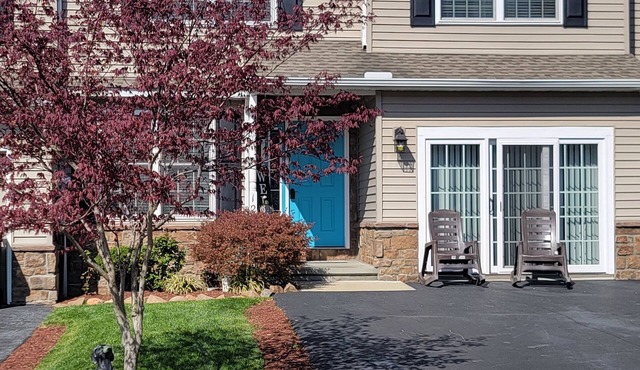 Beautiful townhouse 10 minutes from Lancaster city and Dutch Wonderland in Leacock-Leola-Bareville
