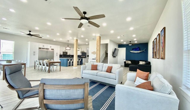 Beautiful 8Bed/7Bath Beach View Home for the entire Family in Freeport
