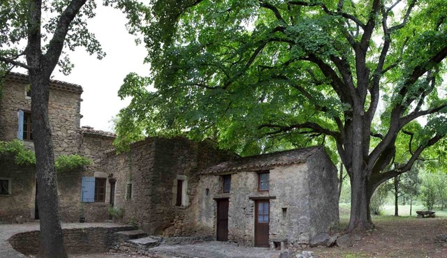 Beautiful country house near the Cèze valley in Goudargues