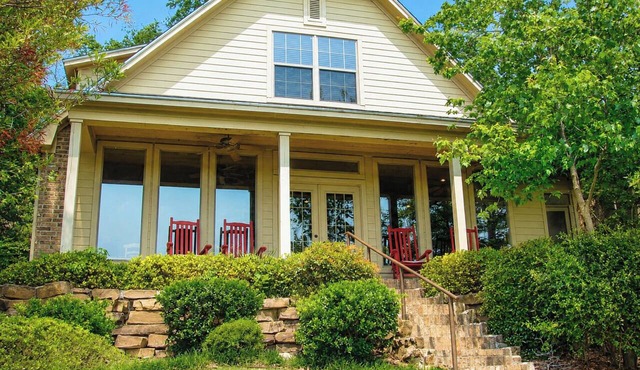 Beautiful East Texas Cottage on Private Lake - VRBO Premier Property in Holly Lake Ranch