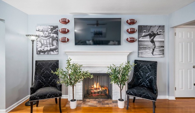 Beautiful Home only Steps to the Pro Football Hall of Fame, Sleeps up to 12! in Canton