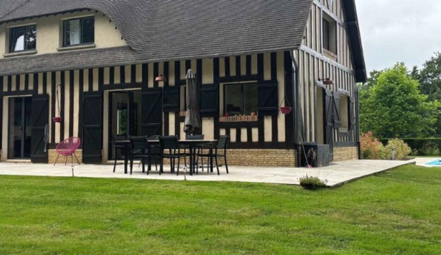 Beautiful Normandy farmhouse with heated pool*Calme in Pullay