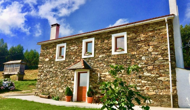 Beautiful, private cottage with stunning views! in Ortigueira
