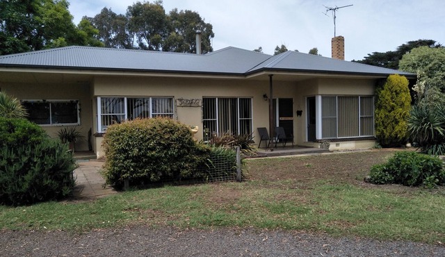 Bed & Breakfast accommodation for 2 on a sheep farm in Moutajup