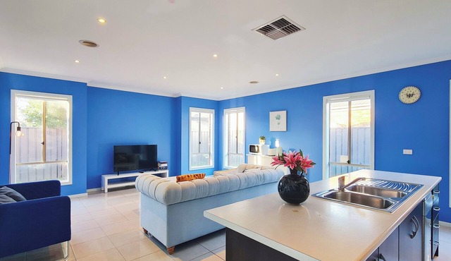 Blue Home/Comfy/Peaceful/3B House/Train Station/Parks/Sports in South Morang