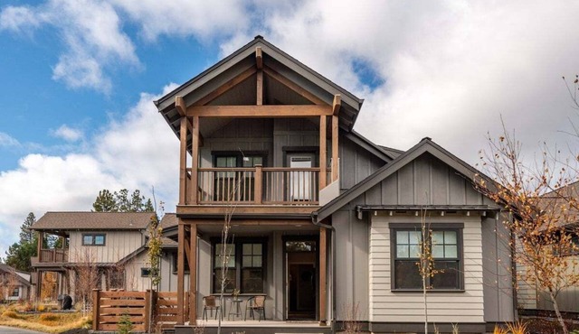 Bluebird Day - Wild River Getaway, Escape to this cozy 2-bedroom retreat in Bend, OR. in Bend