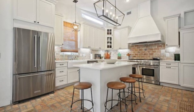 Blume Cottage-Historic 2BR Getaway, Walk to Lake Pontchartrain & Cafe's in Mandeville