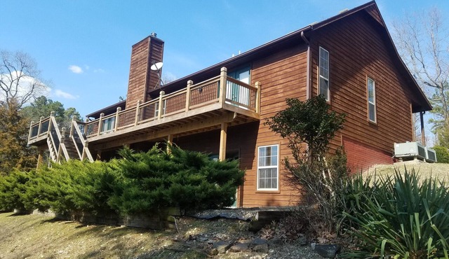 Bonnie & Clydes-2 Homes, Wooded and Private; Located on 2 acres in Rogers