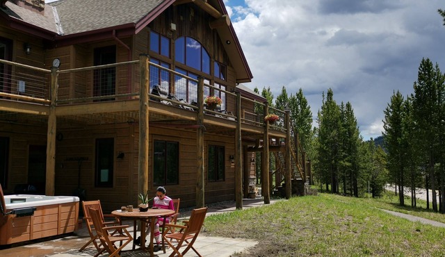 Casa Big Sky - Two Bed Apt in Large Private Home on Groomed Ski Trail in Big Sky