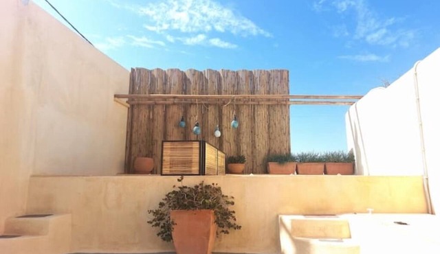 Casa Itaca Fireplace Cave Apartment with Private Jacuzzi in Oia, Finikia in Finikia