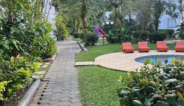Casa Praia das Toninhas/Ubatuba, Gated condominium with security 150 m. beach in Toninhas Ubatuba