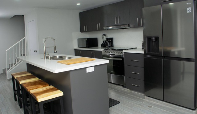 CASA TOTALMENTE RENOVADA CON TODA LAS COMODIDADES Y CARACTERISTICAS DE ALTA GAMA in Cali