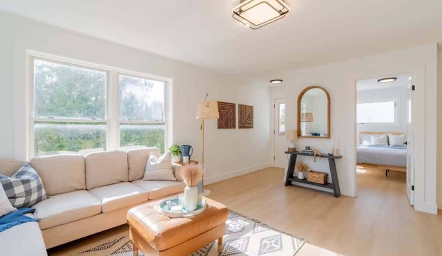 Charming 3BR Beach House with BBQ in Grand Bend in Grand Bend