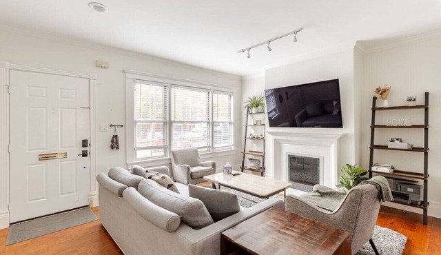 Charming 4BR Duplex in Oak Lawn Private Backyard in Dallas