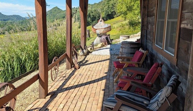 Charming apartment with beautiful view of unique Coulee region near Westby WI in Westby