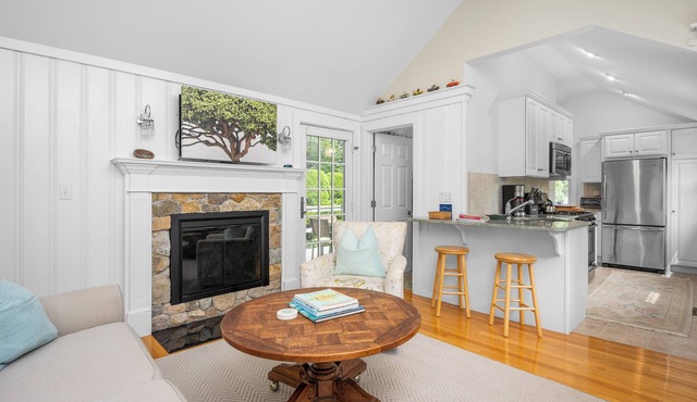 Charming cottage near Osterville Village and Dowses beach RPMS094 in Osterville