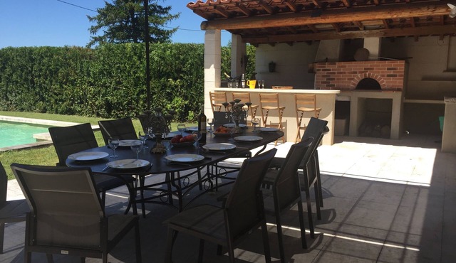 Charming house with heated swimming pool, in a quiet, unoverlooked location. in Saint-Rémy-De-Provence