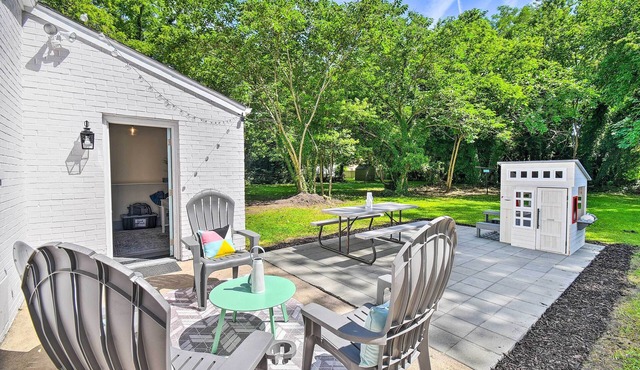 Charming Hampton Home w/Yard: 2 Mi to Beach! in Hampton