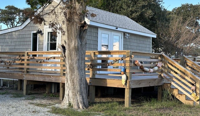 Charming Historic Cottage with Private Waterfront on Core Sound -Pet Friendly in Atlantic