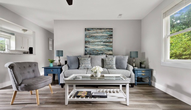 Charming Lowcountry Cottage Near Beach & City in Charleston