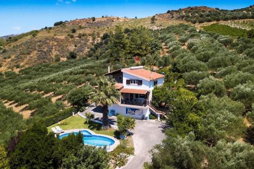 Charming Villa Maria in Áyios Síllas