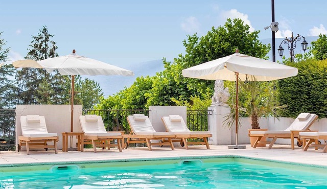 Chateau Grande Baignoire Double! Vignes + Piscine in Chambéry